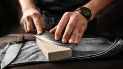 Viděl jsem, jak v Indii brousí nože, a teď to dělám i doma. I staré nože budou za minutu ostré jako břitva.